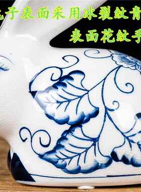 高档兔子摆陶瓷饰品创意可爱手客件厅兔设子摆景德镇青花绘兔子工