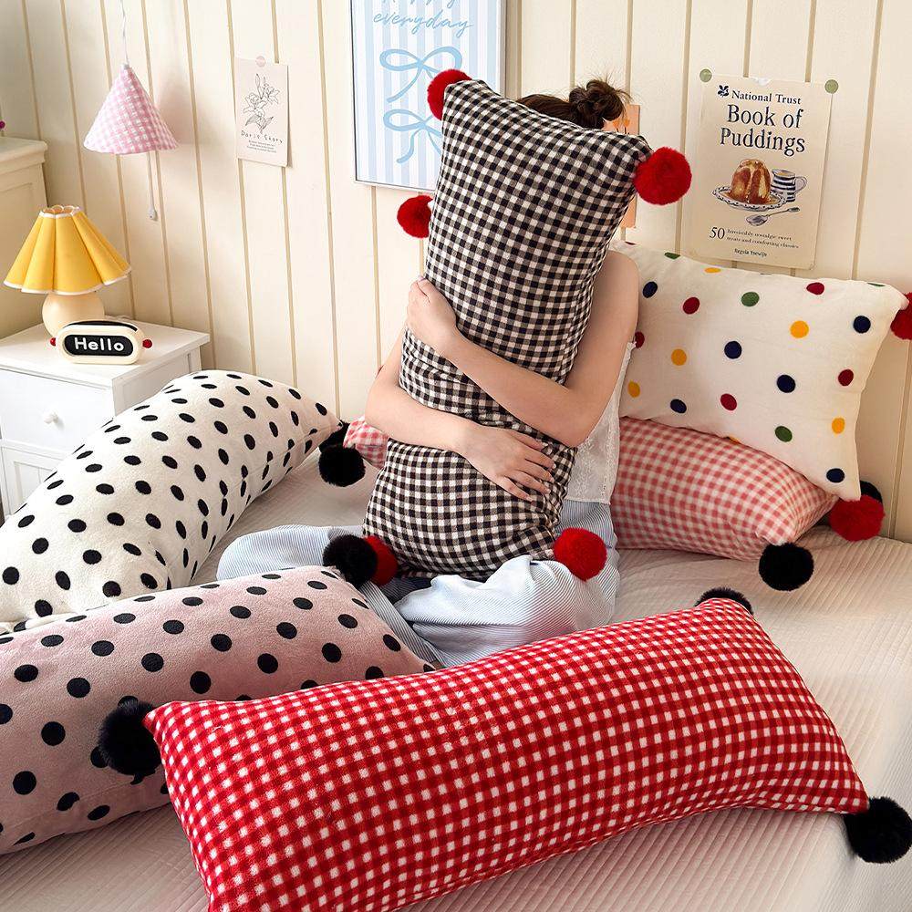 ins奶油风毛球牛奶绒长条抱枕床上卧室睡觉夹腿靠枕客厅沙发靠垫,淘宝优惠券,粉丝福利购,淘宝优惠卷