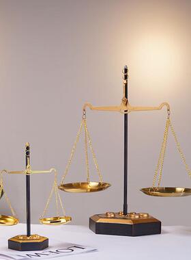 天平摆件天秤模型覆古工业风装饰天称司法院律师事务所办公室摆设