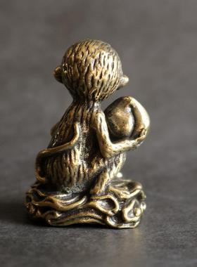 复古小铜器摆件纯黄铜生肖猴采桃家居桌面摆件茶宠装饰礼品工艺品