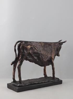 现代简约树脂抽象摆件复古仿铜工艺客厅酒店牛书房艺家居1928术装