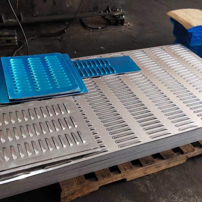 Thickened aluminum plate 304 stainless steel louvers multi-punched plate ventilation chassis shell heat sink plate manufacturer supplies processing