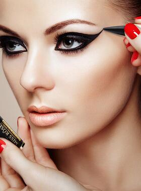 Matte Waterproof Long Lasting Eye Liner 持久防水哑光眼线笔。