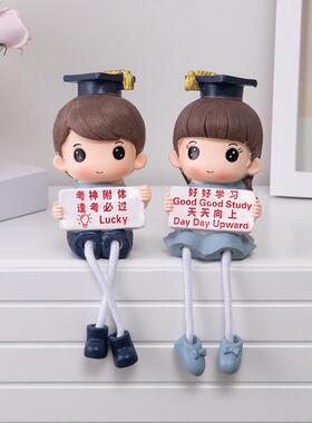 高档志学励习娃娃桌面书柜装饰品家庭儿饰童房间饰挂娃娃装小饰品