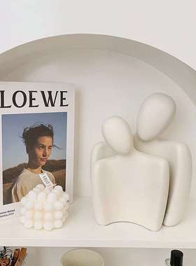 ins风拥抱情侣人物摆件简约创意抽象艺术客厅玄关电视柜家居装