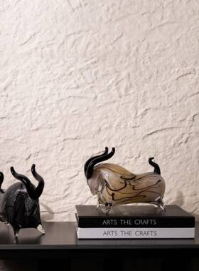 现代轻手工玻璃琉牛运亨通招财牛创意摆样GT-G064件桌面客璃厅奢