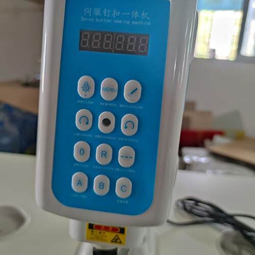 818自动四合扣打扣机半自动电动伺服防打手安全大白扣钉扣机 - 图0
