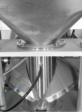 全自动称重颗粒包装机肥料装袋机化肥复合肥料包装机厂家直供