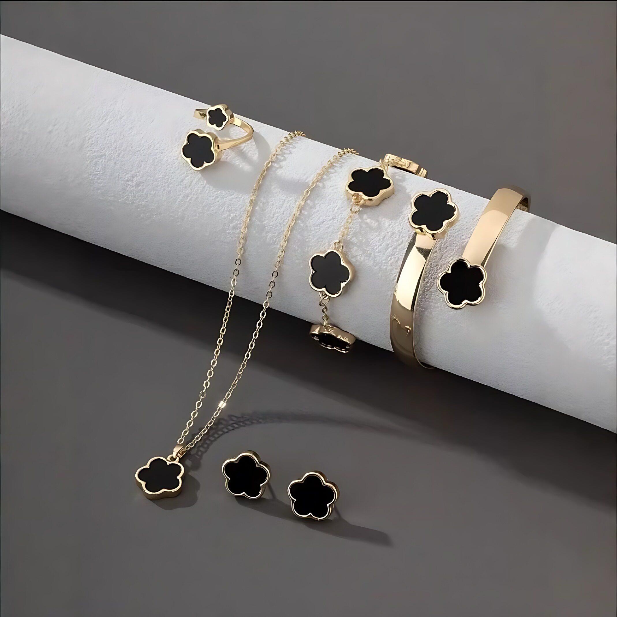 Cross-border hot selling lucky flower jewelry set acrylic bracelet bracelet five-leaf clover necklace ring ring earrings for women