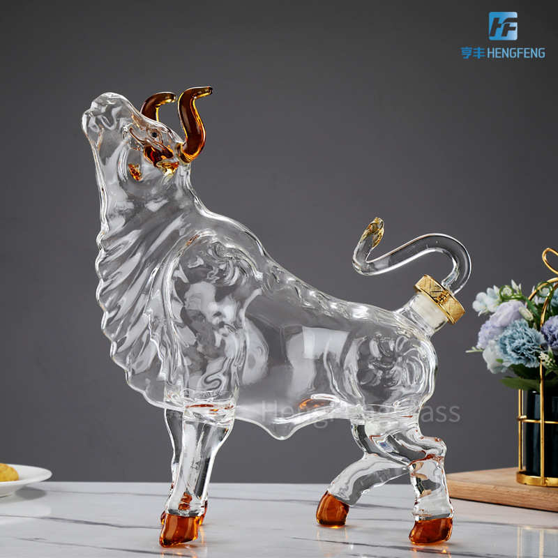 Bull-shaped craft-shaped wine bottle gift ornaments, head-up cow animal-shaped high borosilicate glass bubble wine bottle