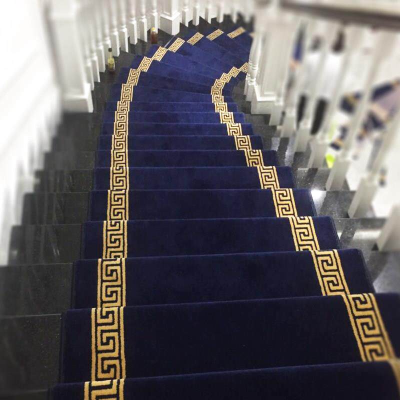 Yitian stair step mat new Chinese style spiral staircase glue-free self-absorbing self-adhesive non-slip corner full carpet customization