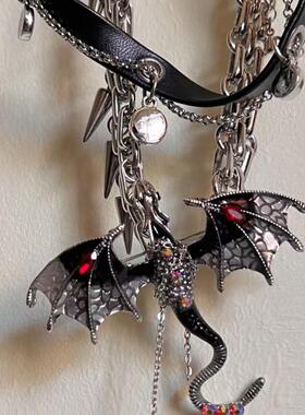 Imprisonment Flying Dragon Necklace Clavicle Chain Neck