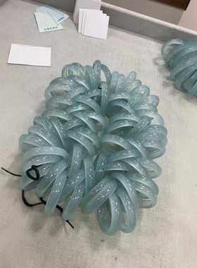 玻璃种次玉镯起荧超通透水润石英岩玉珠宝专柜手镯