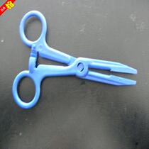 Disposable hemostatic forceps for use in a disposable