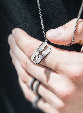 小众设计吊坠项链钛钢蛇骨链男女