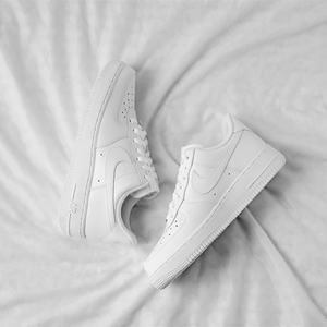  空军一号纯白低帮板鞋