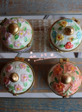 手绘浮雕花朵小首饰盒 陶瓷带盖戒指盒 小摆件