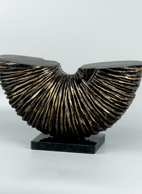 新中式酒b店售楼处抽象半月雕塑家居玄关样板房博古架软装陈列饰