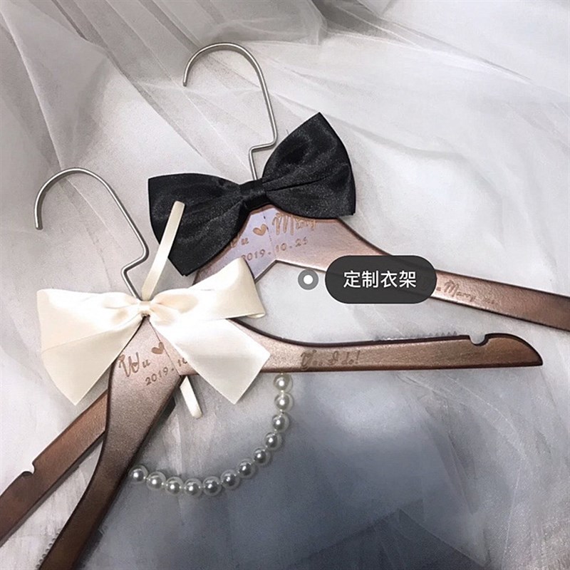 【茬客定制】婚礼衣架定制名字 wedding hanger礼服伴娘衣撑定制-图1