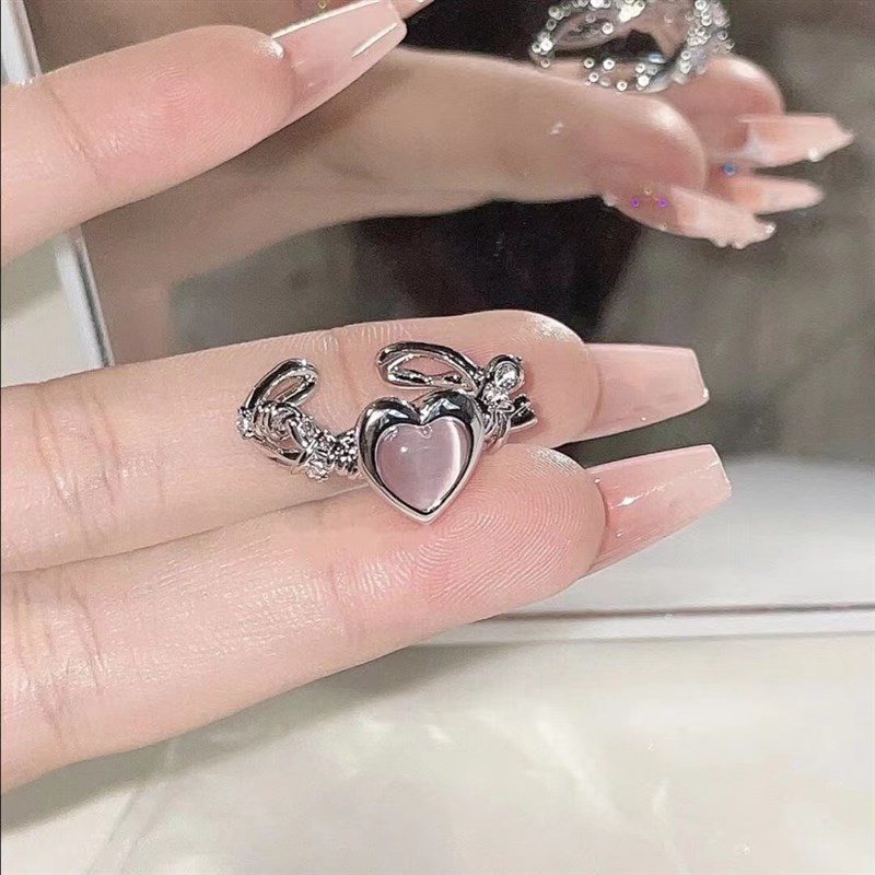 新品The pink love ring is designed for women with light luxu - 图0