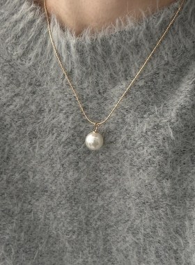 2023年异彩强光施家珍珠灰w白色单颗吊坠百搭简约蛇骨链清冷高级