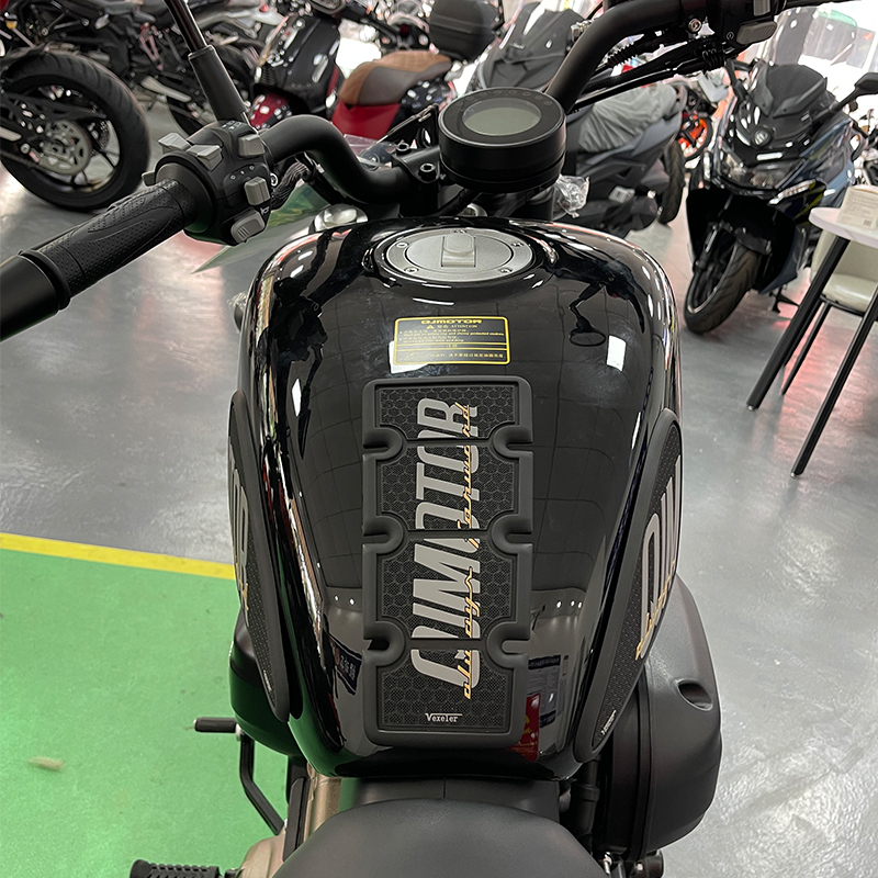 适用钱江闪300S油箱贴QJMOTOR闪500S鱼骨贴摩托车改装油箱保护贴 - 图1