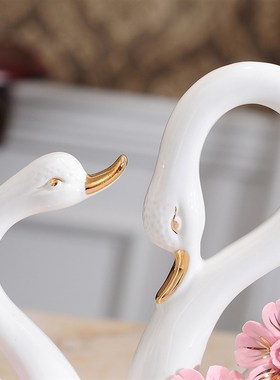 酒柜摆件高级感现代简约风天鹅摆件陶瓷闺蜜欧式婚礼物创意