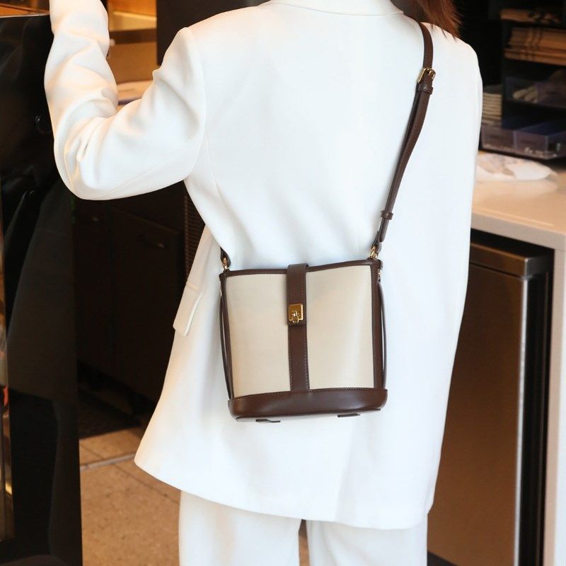 2024春季新款韩系时尚撞色水桶包百搭单肩斜挎包小,淘宝优惠券,粉丝福利购,淘宝优惠卷