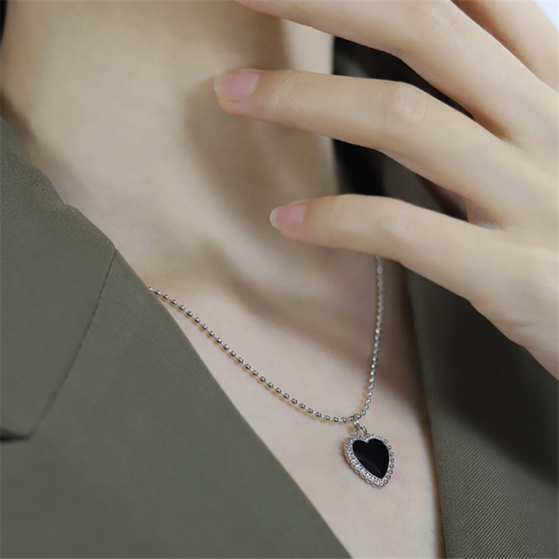 推荐.Kpop Black Heart Necklace French Metal Love Clavicle Ch-图3