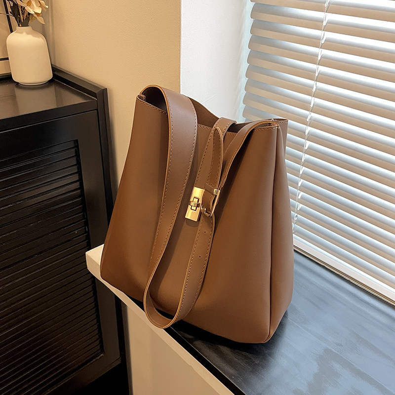 高级感洋派大容量包包2023新款女包秋冬时尚爆款斜挎包单肩水桶包,淘宝优惠券,粉丝福利购,淘宝优惠卷