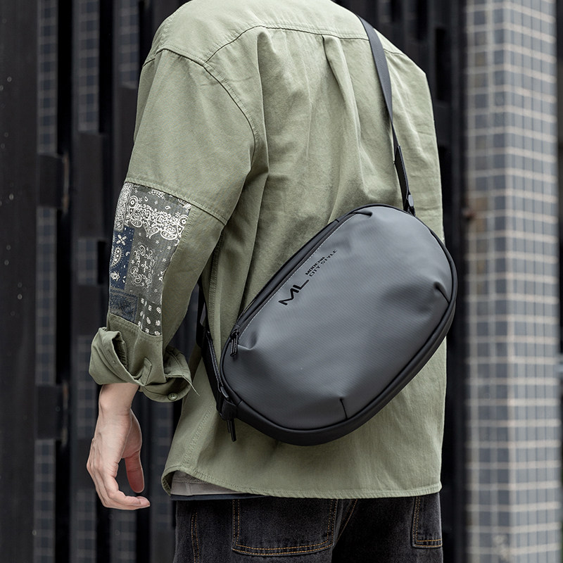 潮牌斜挎包男士多功能运动单肩包日系斜背包轻便百搭小型背包男包,淘宝优惠券,粉丝福利购,淘宝优惠卷
