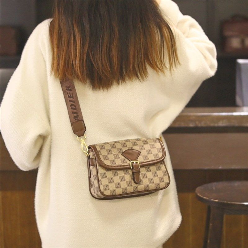 宽肩带包包女士2023新款今年流行高级感小众设计女款拉炼斜挎秋冬,淘宝优惠券,粉丝福利购,淘宝优惠卷