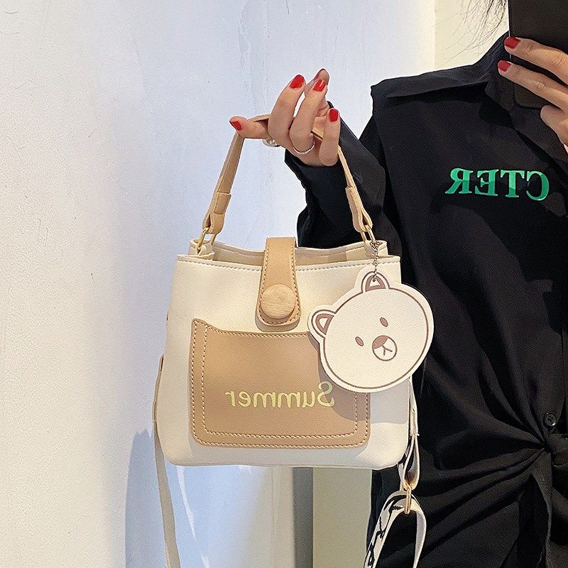 韩版休闲可爱宽带水桶包女2022新款潮时尚百搭学生党包包斜挎包,淘宝优惠券,粉丝福利购,淘宝优惠卷