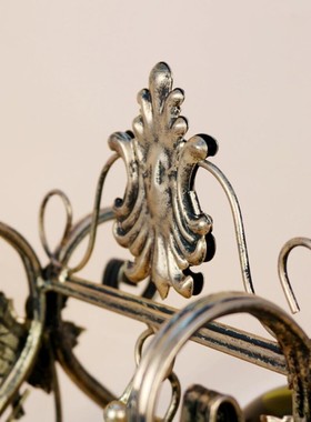 沃宏 新款欧式红酒n架铁艺摇摆装饰酒架创意酒瓶展示架铁线工艺品