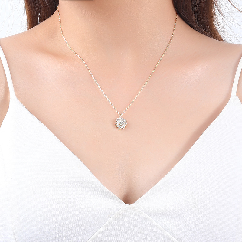 网红Carlidana Zircon Rotate Daisy Sunflower Pendant Choker - 图3