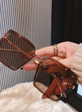 方框墨镜女夏级感防紫外线复古大脸显瘦网红太阳镜女2024年新款