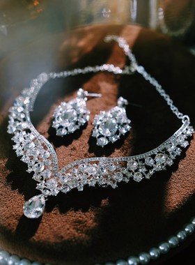 法式轻奢新娘主婚纱一字肩晚礼服配饰晚宴项链耳环结婚高级感大气