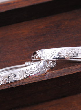 天真活泼风伸缩饰品婴儿满月礼物