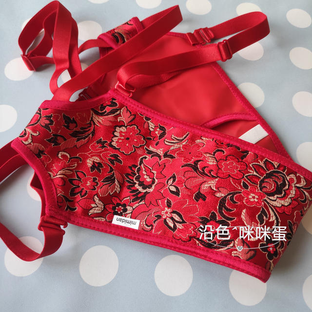 Leak-proof widened brocade universal sanitary belt rubber