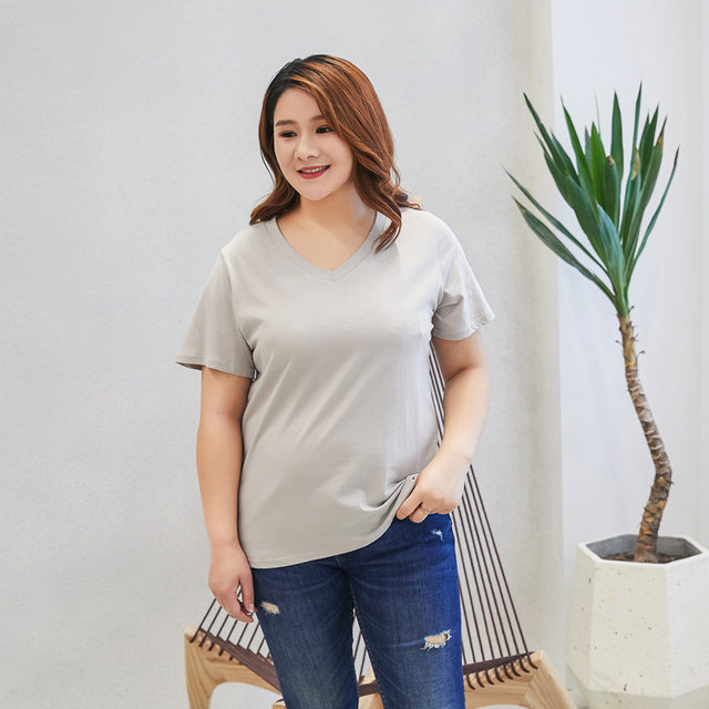 ເສື້ອຍືດຄໍຄໍ V-sleeve ສັ້ນຂອງແມ່ຍິງທີ່ມີຂະຫນາດໃຫຍ່ບໍລິສຸດ