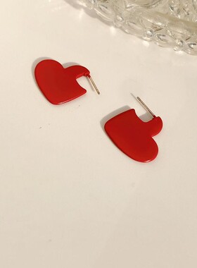 S925银针简约桃心咬耳朵爱心喜庆心形红色立体吸睛本命年耳钉