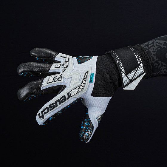 Reusch goalkeeper gloves top with FUSION latex