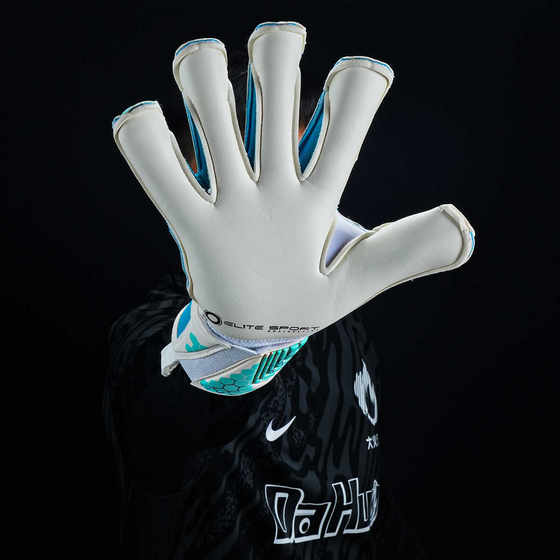 Halo Goalkeeper Gloves for Children and Adults with Finger Guards