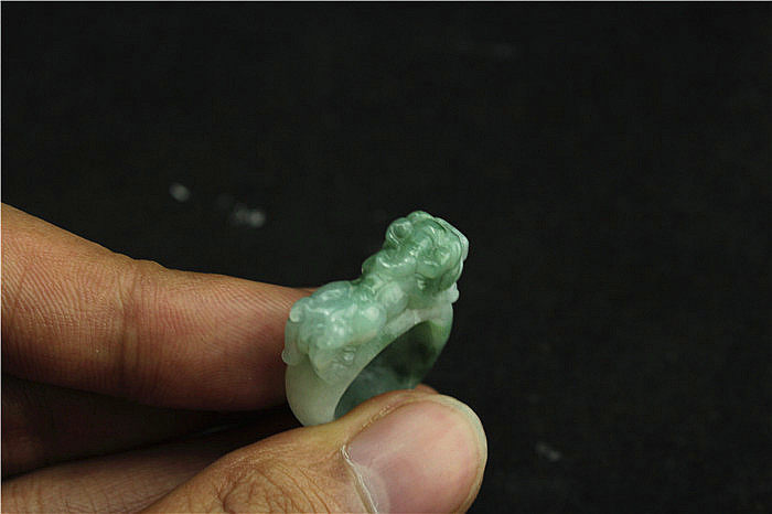 Glutinous green floating green attracts wealth Pixiu ring jade free shipping
