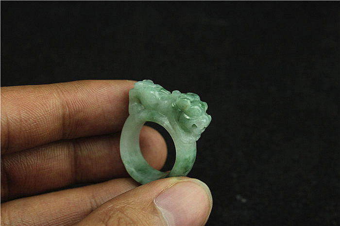 Glutinous green floating green attracts wealth Pixiu ring jade free shipping