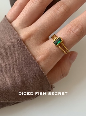 鱼丁秘密 法式轻奢复古休闲时尚金色祖母绿切面戒指女士小众戒指