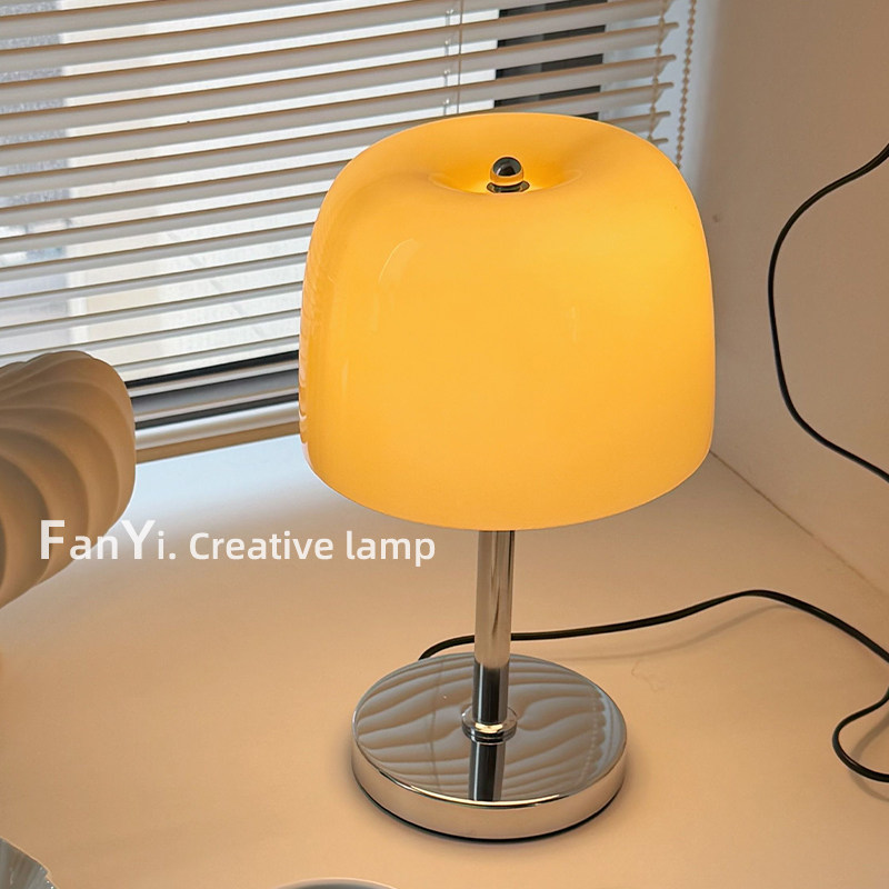 繁一 · 奶油玻璃台灯卧室轻奢床头灯客厅民宿装饰包豪斯氛围灯