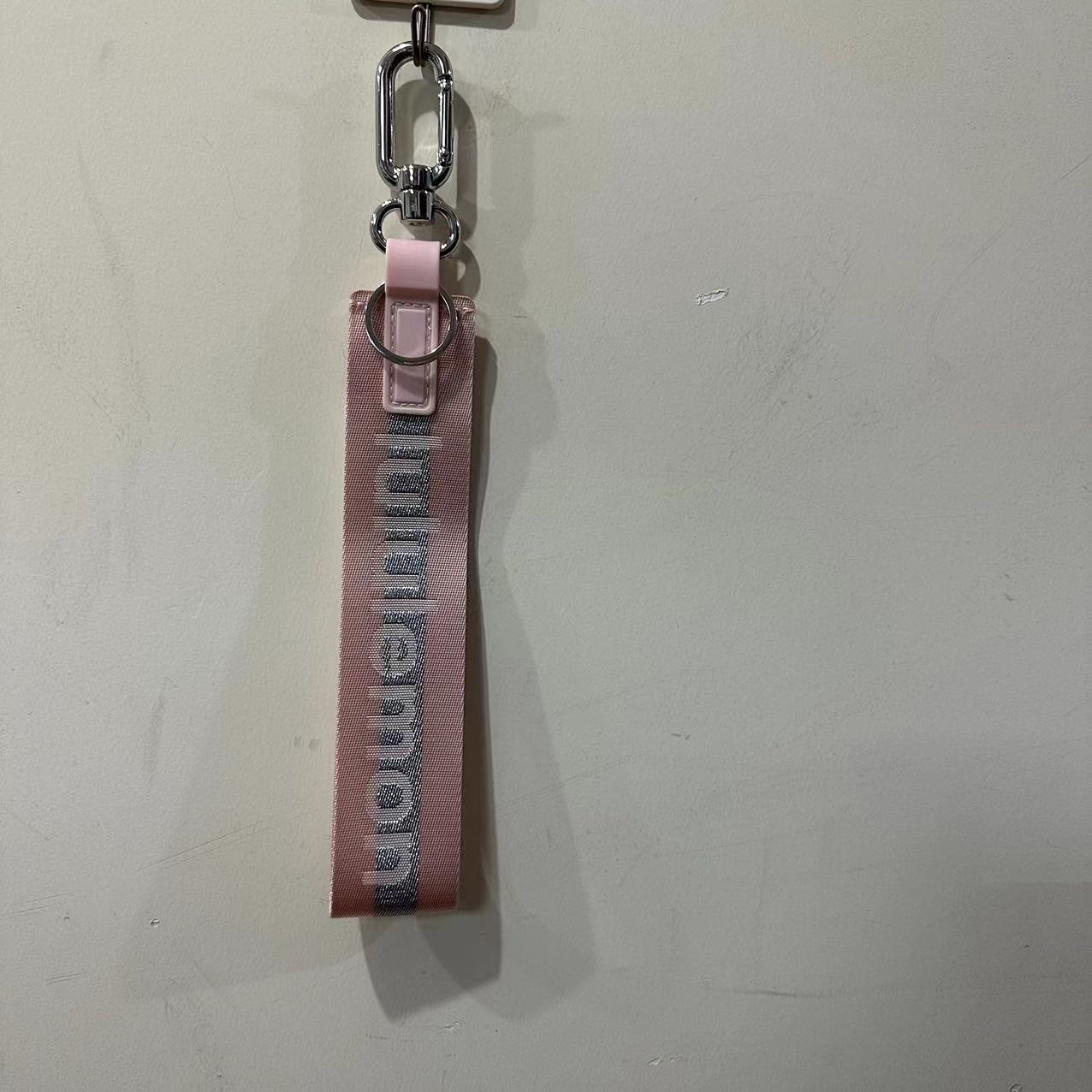 lululemon never lost keychain 包挂件 钥匙扣 4.4*30.5 - 图1