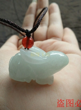 天然翡翠吊坠绿色玉石小兔子