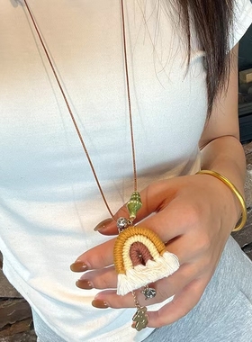 个性设计感彩虹流苏陶瓷手工毛衣链小熊吊坠ins设计长款抽拉项链